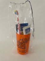 KIGA-Zahnpflegebeutel orange mit Zahnbürste Modell Flexi im Kordelzugbeutel
