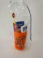 KIGA-Zahnpflegebeutel orange mit Zahnbürste Modell Happy im Kordelzugbeutel