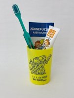 Junior-Zahnpflegebeutel gelb mit Zahnbürste Modell E im Kordelzugbeutel